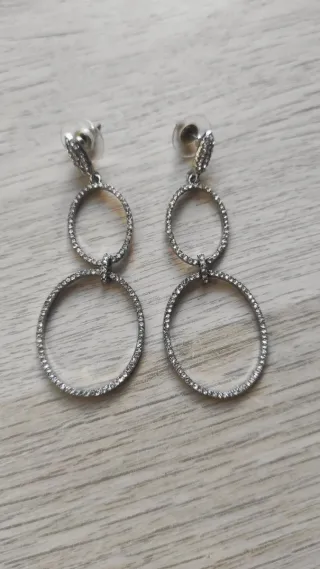 Pendientes largos plateados