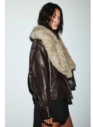 Cazadora S efecto piel con cuello desmontable
