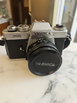 Macchina fotografica retrò Yashica FR