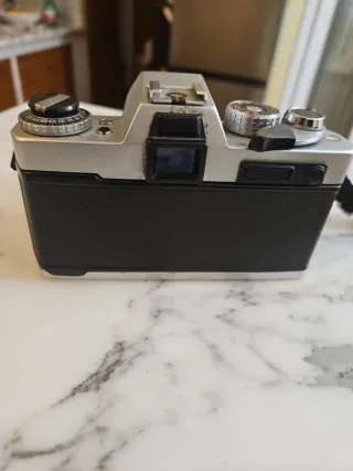 Macchina fotografica retrò Yashica FR