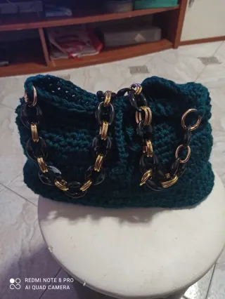 Borsa uncinetto con catena oro e nero