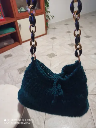 Borsa uncinetto con catena oro e nero