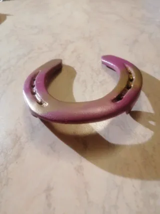 Ferro di cavallo portafortuna viola