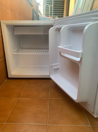 Mini Nevera OFK 061 E W