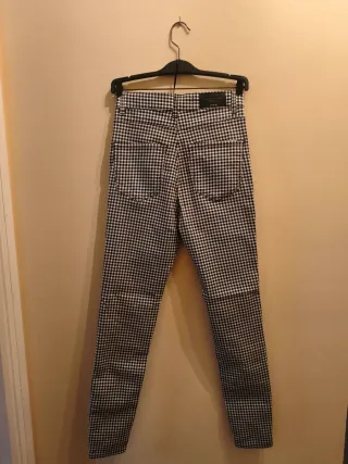 Pantalón cuadros Stradivarius Talla S