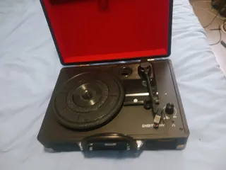 Tocadiscos portátil maletín rojo y negro