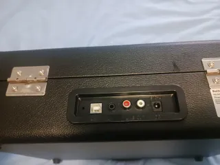 Tocadiscos portátil maletín rojo y negro