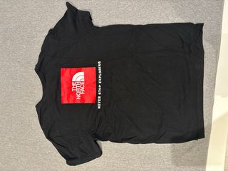 Camiseta The North Face Negra