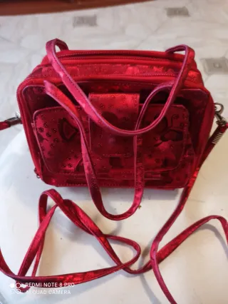 Borsa rossa con fantasia floreale con porta foglio