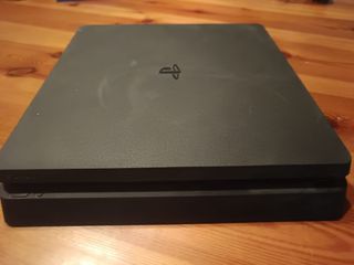 PS4 (PlayStation 4) Negra + 2 Mandos + 3 Juegos