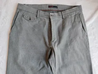 Pantalón chino LCDN gris oscuro talla 50. XXL