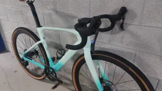 Bici Gravel Carbono 1x13v mecanico