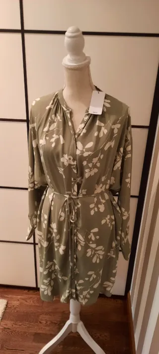 Vestido verde oliva Mango estampado