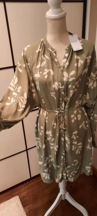 Vestido verde oliva Mango estampado