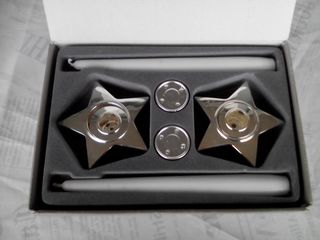 Portacandele natalizi a stella con candele