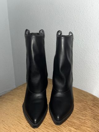 Botines negros nuevos