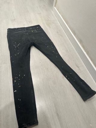 Tejanos Bershka negros con pintura