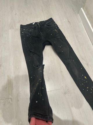 Tejanos Bershka negros con pintura