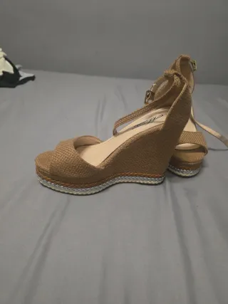 Cuñas marrones con plataforma