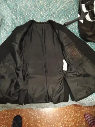 Traje de chaqueta y pantalón negro