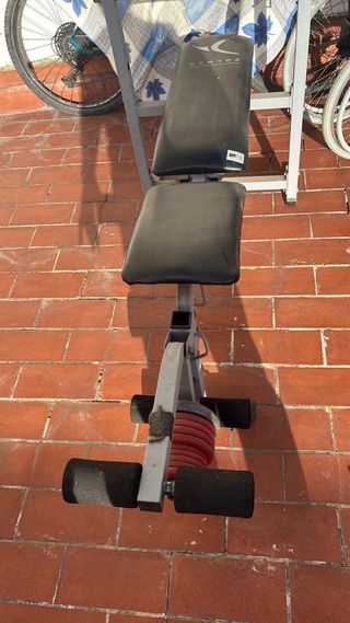 Banco de pesas con barra y discos