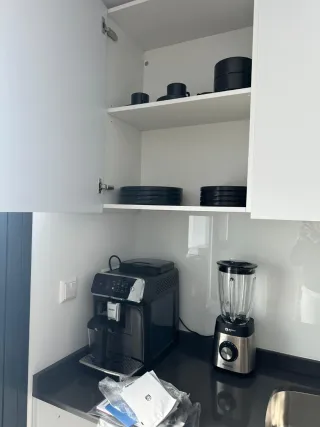 Lote de electrodomésticos y muebles