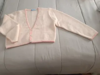 Chaqueta rosa perlas y botones