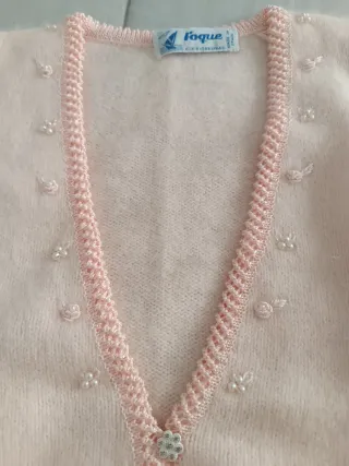 Chaqueta rosa perlas y botones