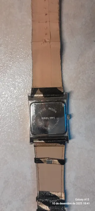 Reloj de pulsera con correa de tigre