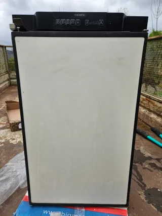 Nevera trivalente camper Dometic