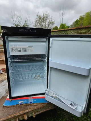 Nevera trivalente camper Dometic
