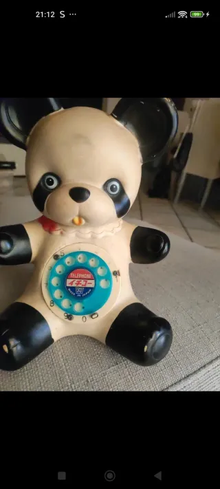 Orso vintage in gomma con telefono