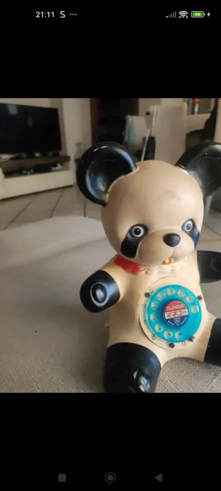 Orso vintage in gomma con telefono