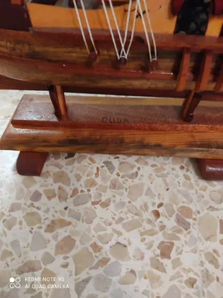 Barco de madera decorativo