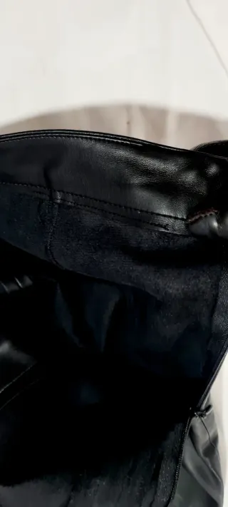 Pantalón efecto piel Zara negro