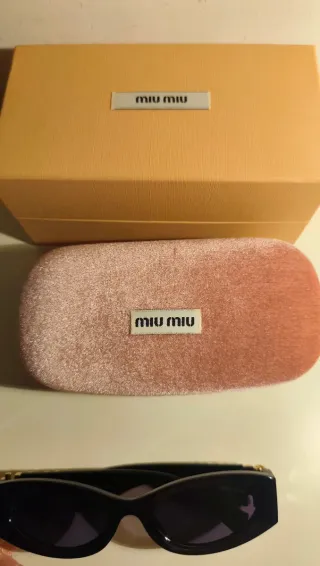 Occhiali da sole Miu Miu neri e oro