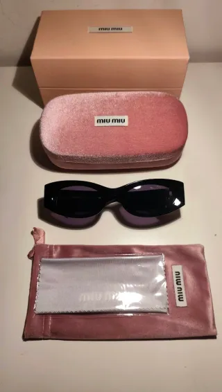 Occhiali da sole Miu Miu neri e oro