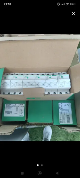 Interruptor magnetotermico Schneider 1P+N C16A