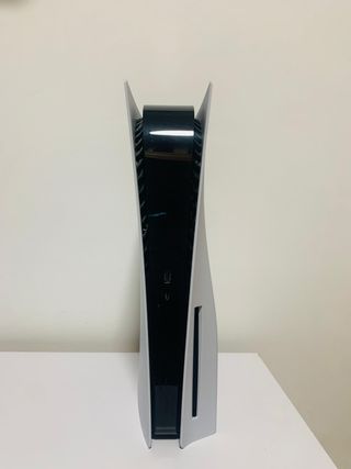 PlayStation 5 con FC 24 y mandos