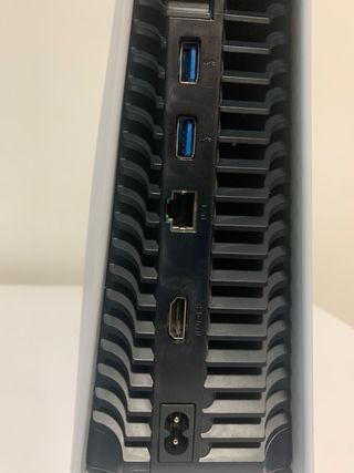 PlayStation 5 con FC 24 y mandos