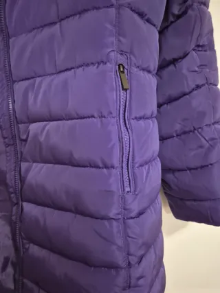 Abrigo morado acolchado