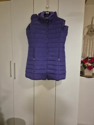 Abrigo morado acolchado