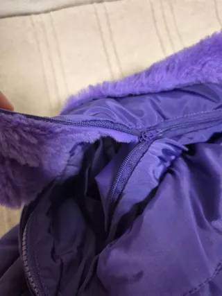 Abrigo morado acolchado