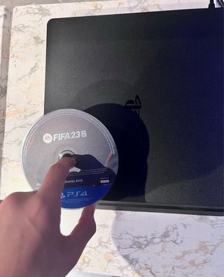 PS4 Slim 1TB + Juego