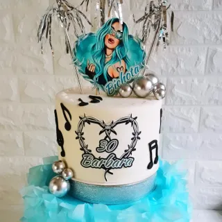 Tarta temática Bichota personalizada Karol G