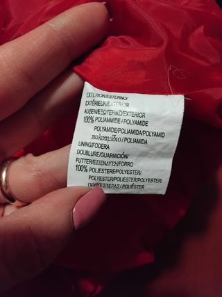 Piumino rosso con cintura