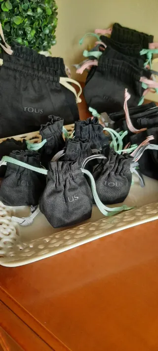 33 saquitos Tous negros y turquesa