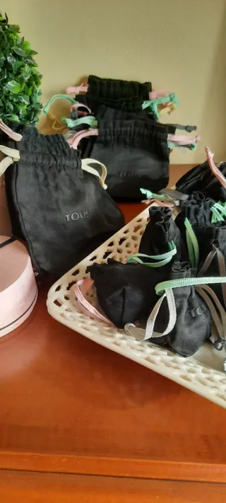 33 saquitos Tous negros y turquesa