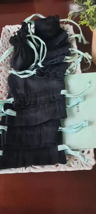 33 saquitos Tous negros y turquesa