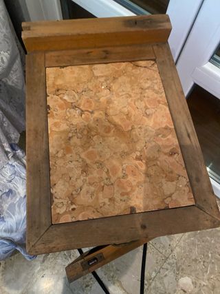 Comodino vintage in legno con piano in marmo